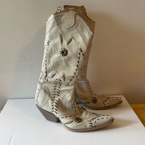 Cream & Gold stitched Cowgirl Boots